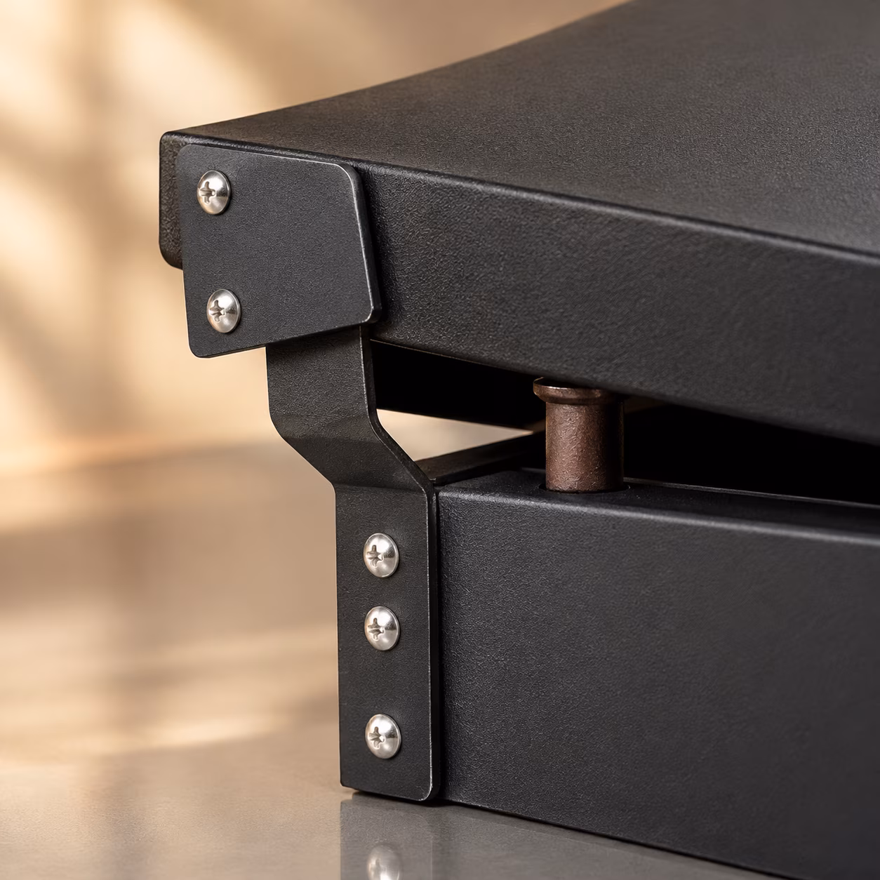 Hinged Lid for 28 Inch Griddle, Hard Cover with Brackets for Blackstone Grills 1517 1853 1605 1856 - Image 4