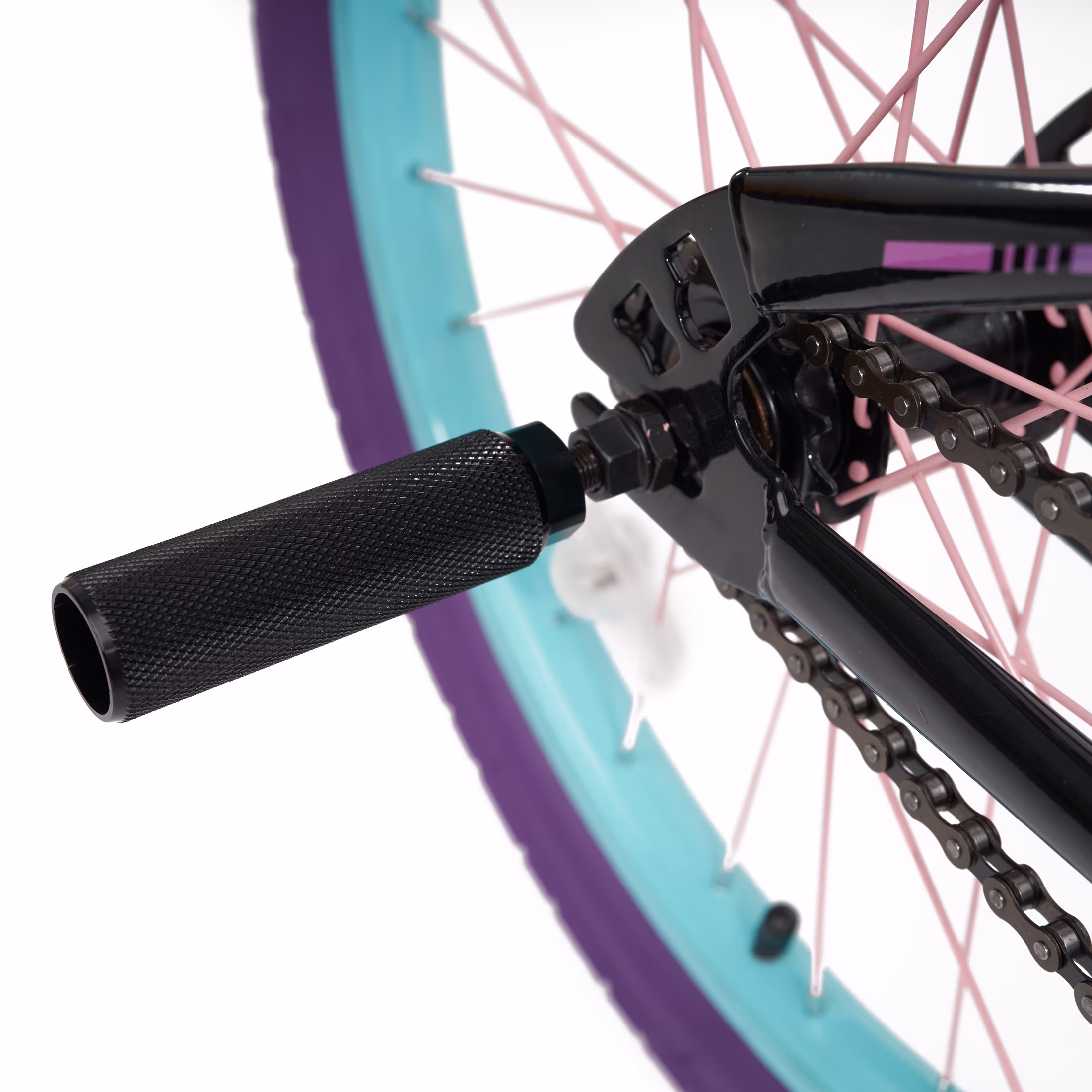 Justice Meta Hyper Shine 20” BMX Kids’ Bike with License Plate, Colored Spokes, and Light-Up Rim - Image 4