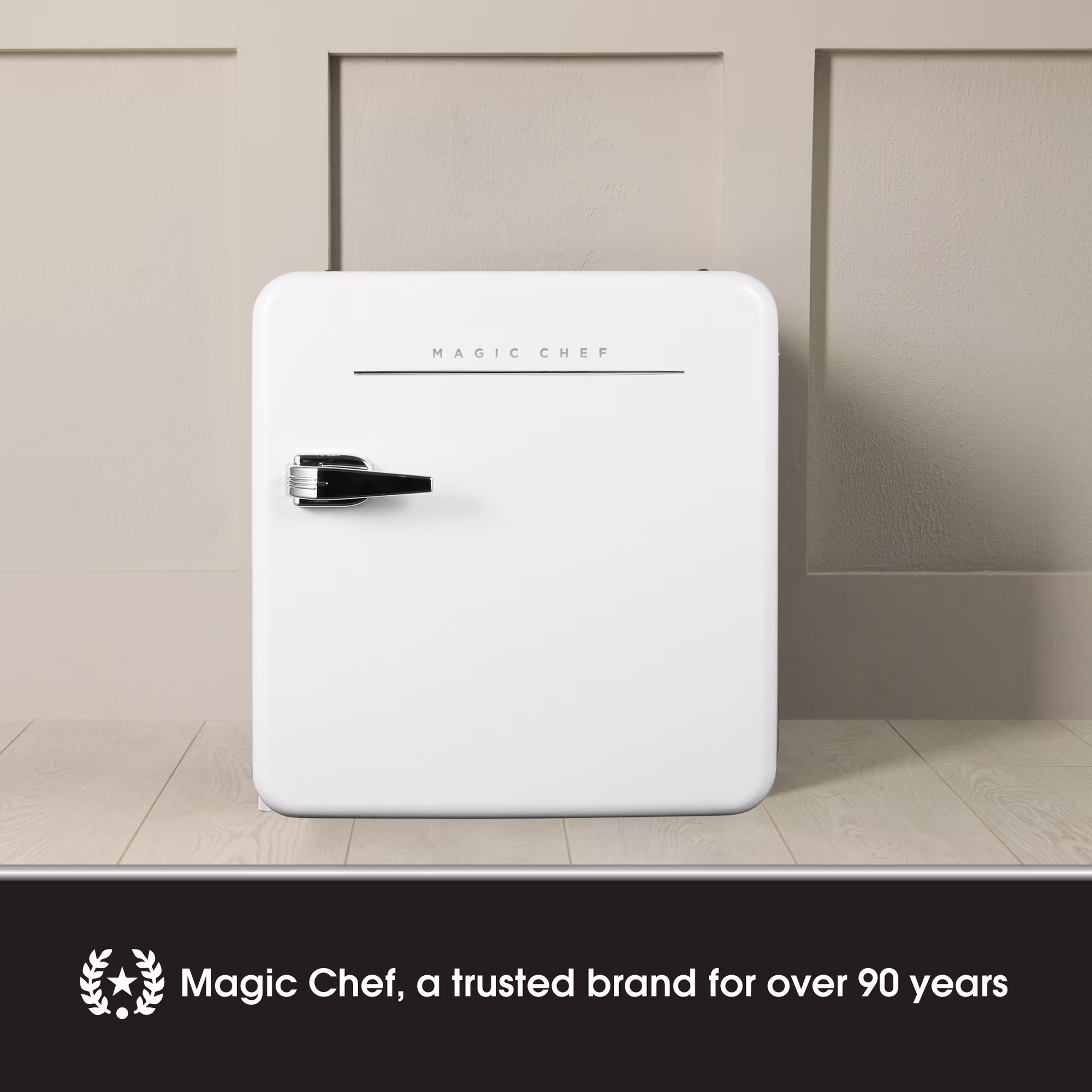 Magic Chef 1.6 cu. ft. Retro Mini Refrigerator in White, without Freezer in White - Image 4