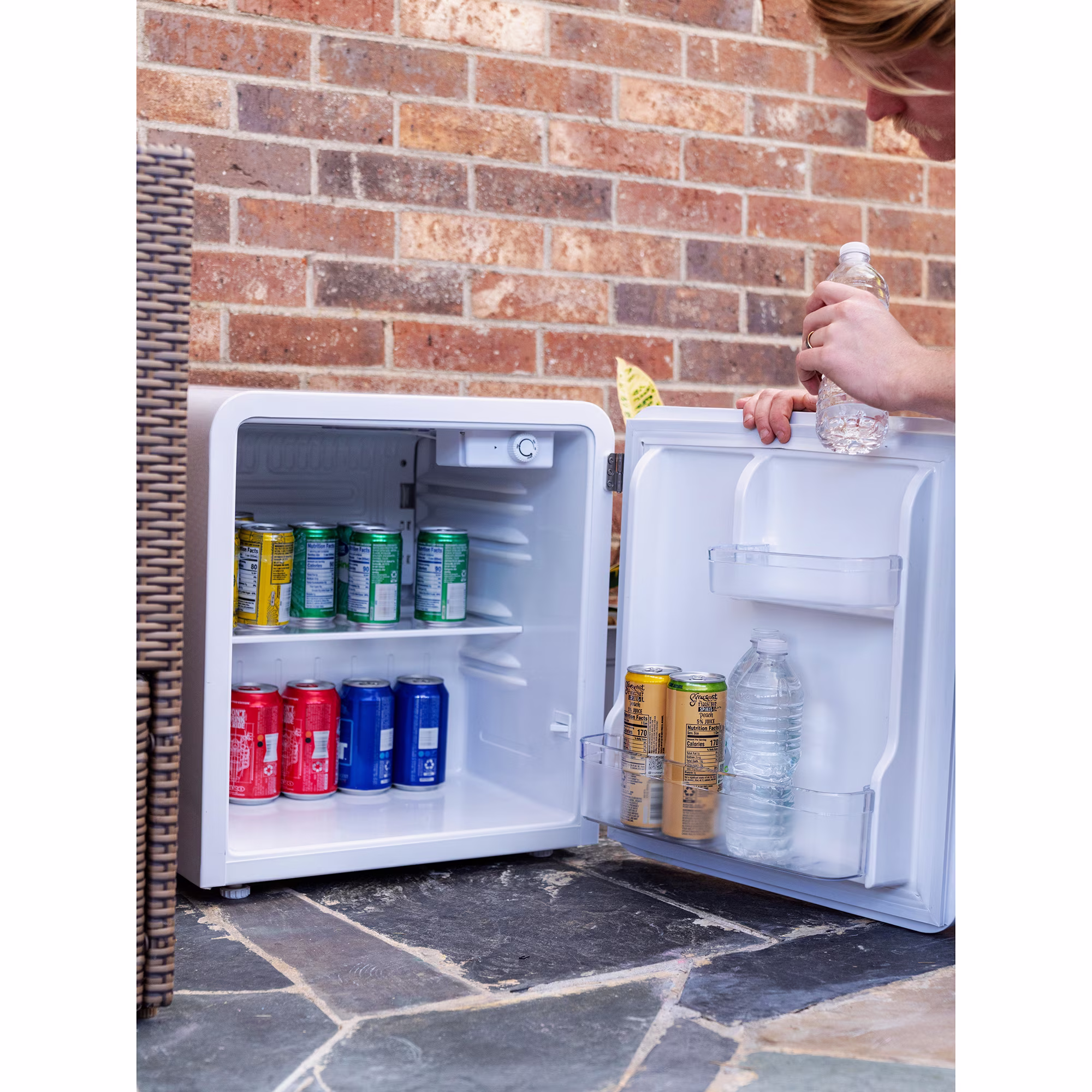 Magic Chef 1.6 cu. ft. Retro Mini Refrigerator in White, without Freezer in White - Image 2