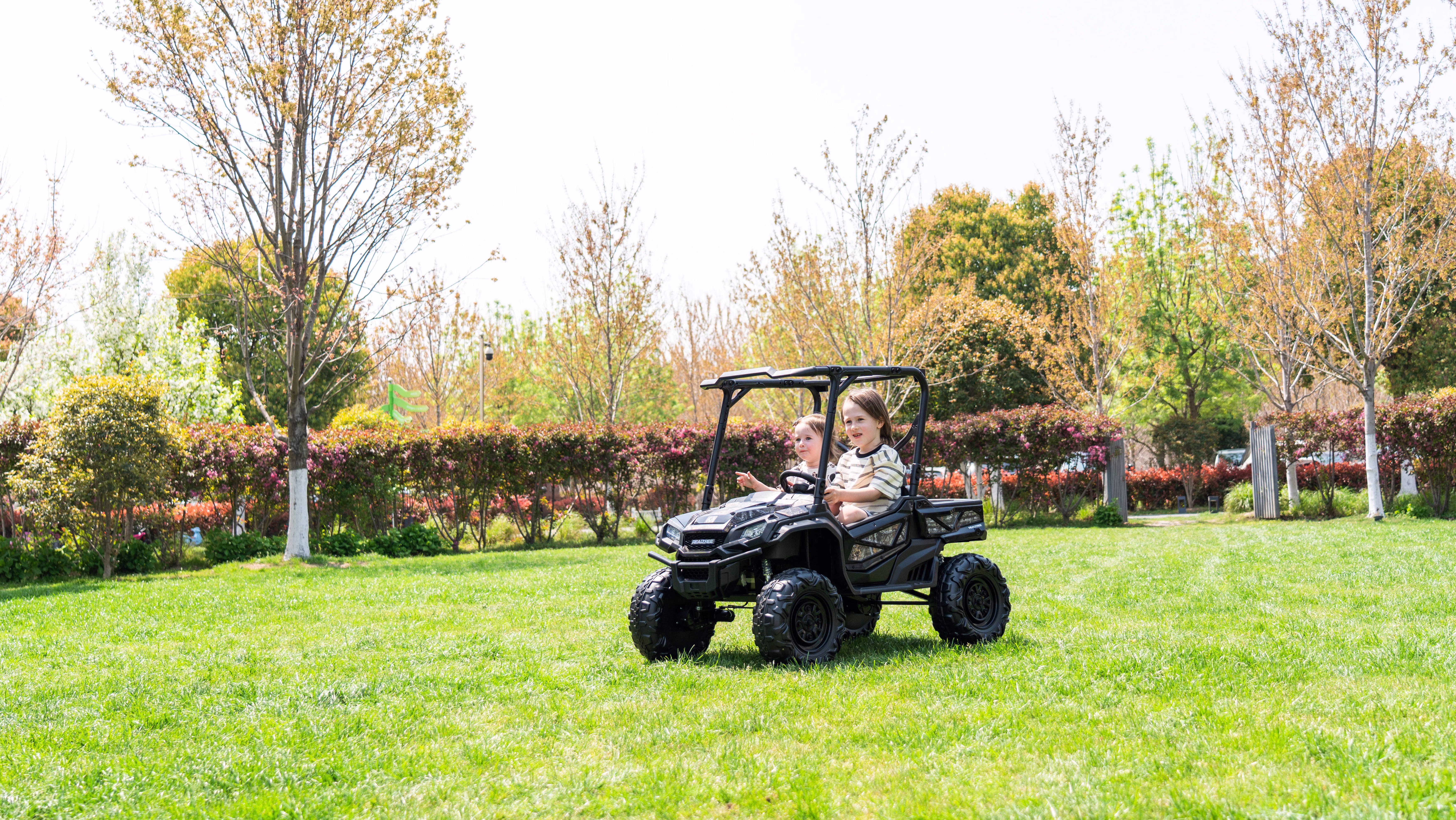 Realtree XD 24V Battery-Powered Ride-On UTV for Kids with Remote Control, Lights and Sounds - Image 2
